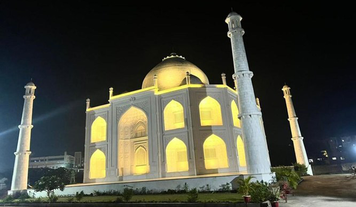 Indian man builds one-third sized Taj Mahal replica for wife